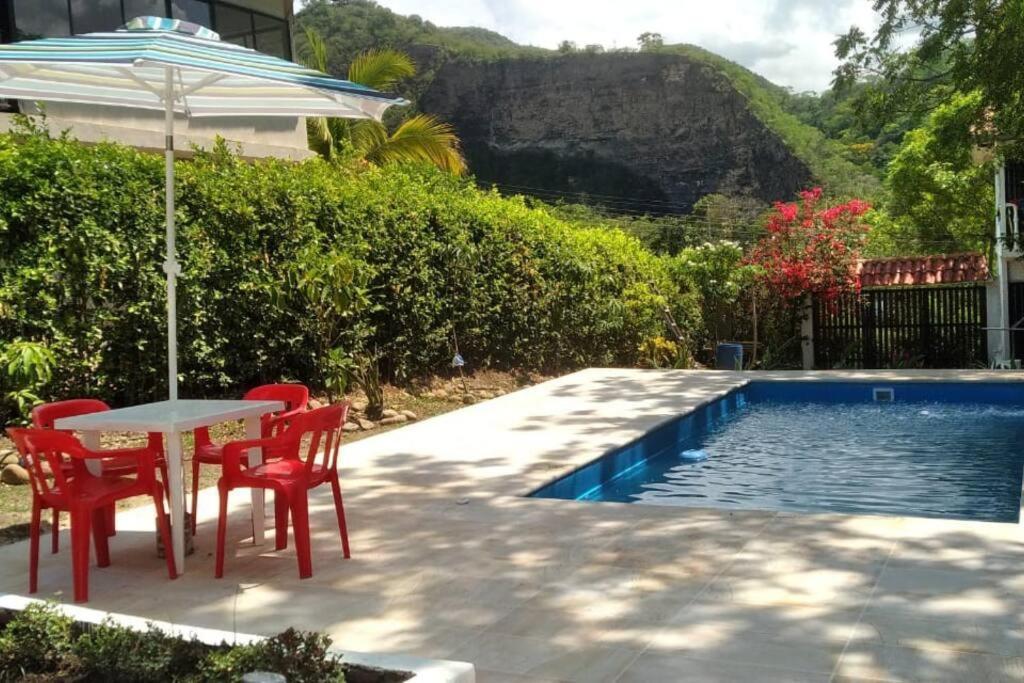 Casa Familiar Y De Descanso Villa Lorenza - Apulo Cund. 외부 사진